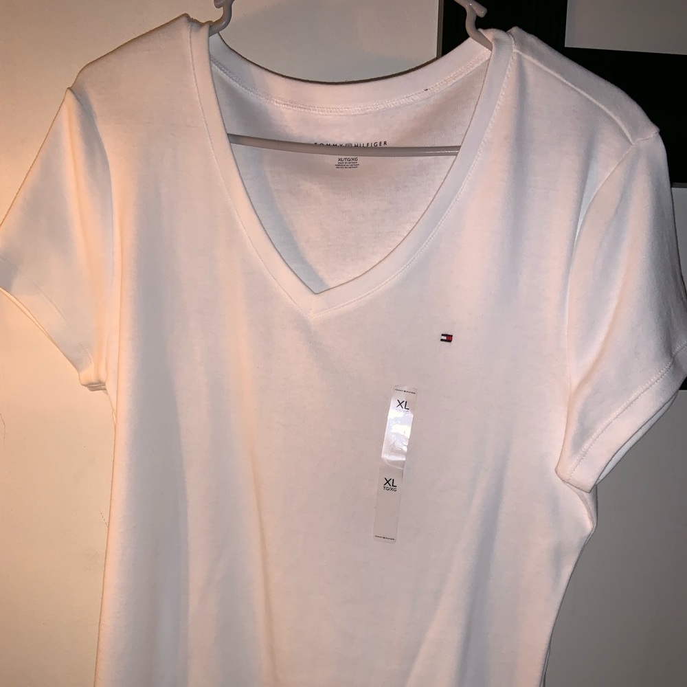 Tommy Hilfiger v neck